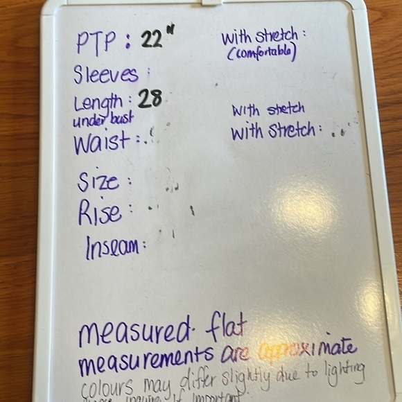 le Chateau XXL Olive brown shiny runched cuffed short sleeve blouse - Picture 7 of 7